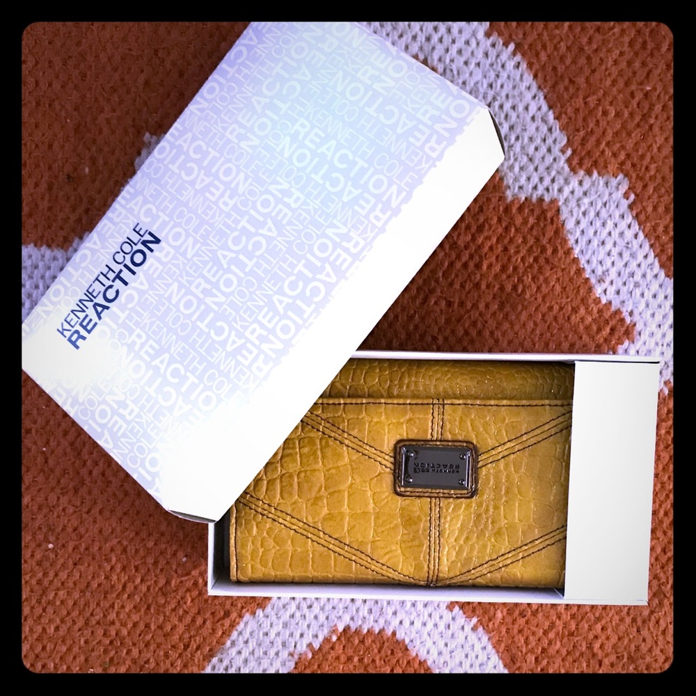 NWT Kenneth Cole Reaction Wallet